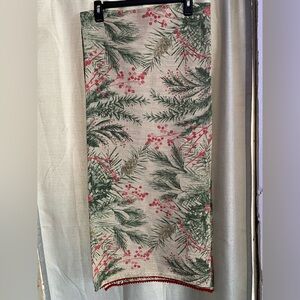 Rachel Zoe Chic Table Runner